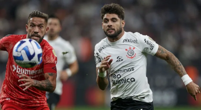 Cicinho crava placar de Argentinos Juniors x Corinthians