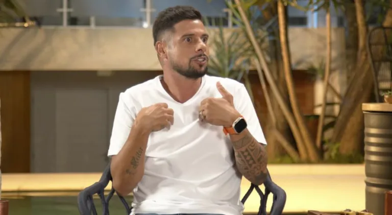 Cicinho aponta craque “nato” do futebol brasileiro: “Sabe da responsabilidade” 