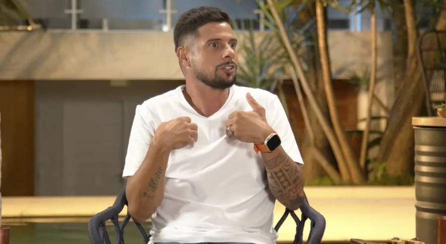 Cicinho aponta craque “nato” do futebol brasileiro: “Sabe da responsabilidade” 