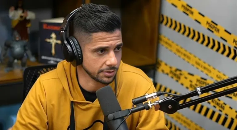 Cicinho projeta “atropelo” de time do futebol brasileiro no estadual: “Vai passar o carro” 