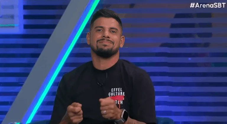 Cicinho surpreende e aponta técnico para o SPFC: “Meio doido”