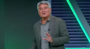 Cléber Machado comete gafe e anuncia programa da Globo em jogo do Corinthians no SBT