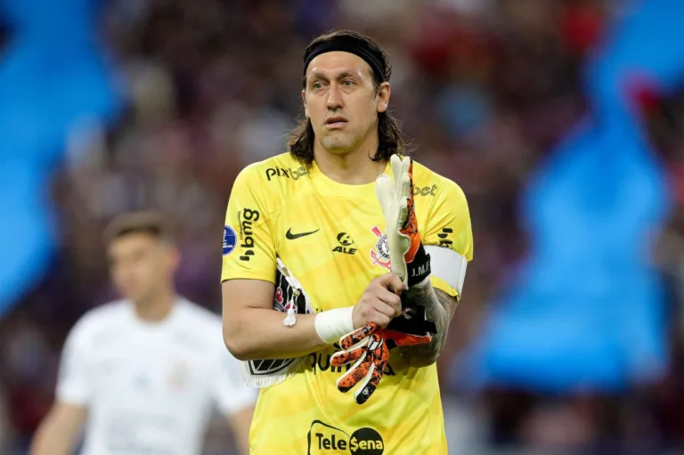 Cássio admite momento difícil, desabafa e fala em deixar o Corinthians