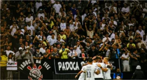 Arnaldo Ribeiro ironiza preço de ingressos do Corinthians: “Preço de Champions”
