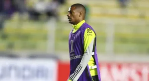 Eric Faria aponta falhas de dois jogadores em gol sofrido pelo Flamengo na Libertadores