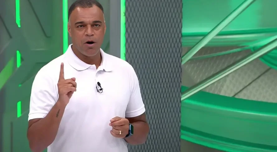 Denílson indica perfil ao SPFC e cita três técnicos: “Costas largas”