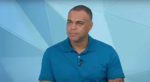 Denílson aponta time “zicado” do futebol brasileiro na Libertadores