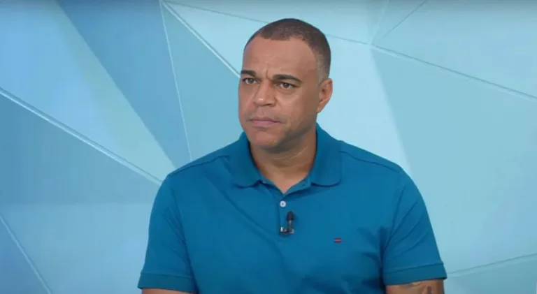 Denílson aponta time “zicado” do futebol brasileiro na Libertadores