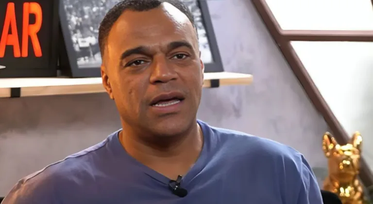 Denílson destaca treinador que se “reinventou” no futebol brasileiro: “Incomodou”