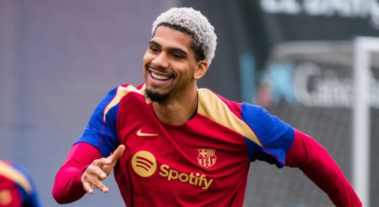 Ronald Araújo é fundamental para o Barcelona, segundo Xavi