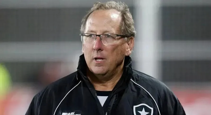 Textor elege time “referência” no futebol brasileiro: “Estão no topo” 