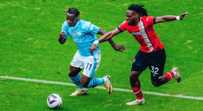 Manchester City goleia Luton Town e segue na briga pela Premier League