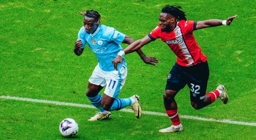 Manchester City goleia Luton Town e segue na briga pela Premier League