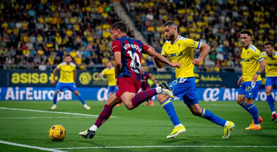Barcelona derrota Cádiz na La Liga com gol de João Félix