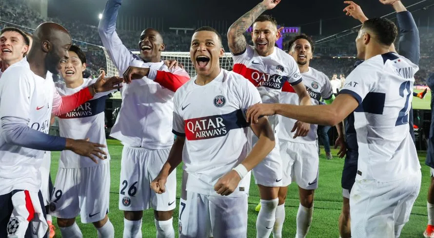 Luis Enrique se esquiva sobre Mbappé em PSG x Lyon