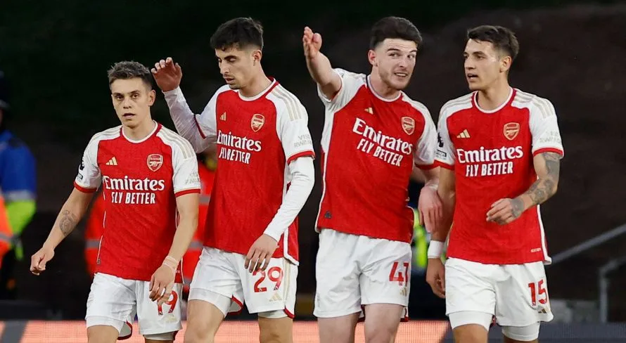 Ex-jogador surpreende ao excluir astro do Arsenal em lista de melhores da Premier League