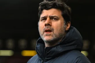 Pochettino na beira do campo pelo Chelsea