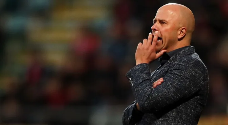 Arne Slot confirma que será técnico do Liverpool após saída de Klopp