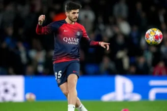 Zagueiro Beraldo aquecendo antes de jogo do PSG