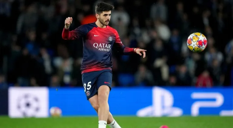 Técnico do PSG elogia início de Beraldo no clube: “É brilhante”