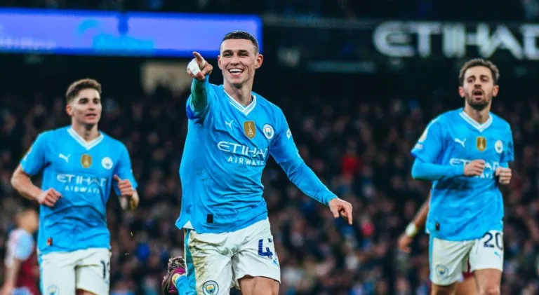 Manchester City goleia Aston Villa e se mantém na briga pelo título da Premier League