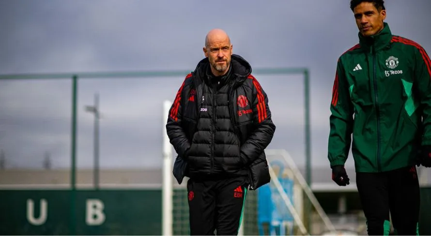 Manchester United deve reduzir salário de Erik ten Hag caso não decida demiti-lo