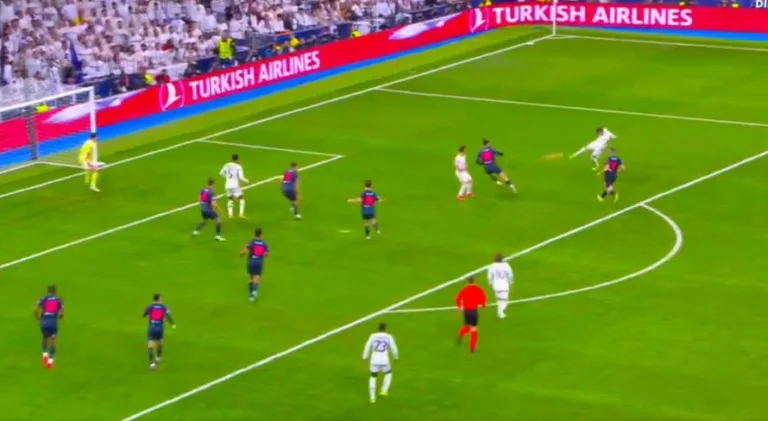 Valverde pega bem de primeira e marca um golaço no jogo entre Real Madrid x City pela Champions; assista