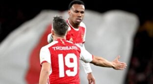 Trossard em campo pelo Arsenal