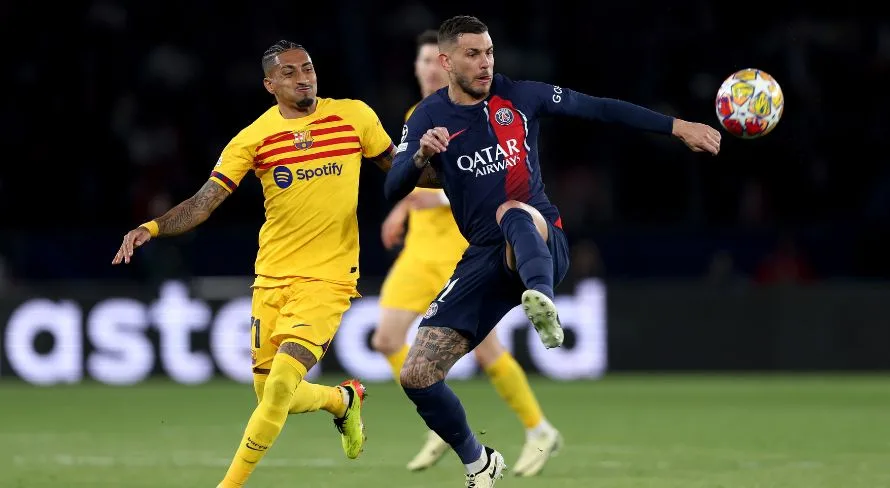 Com dois gols de Raphinha, Barcelona derrota o PSG de virada na Champions League