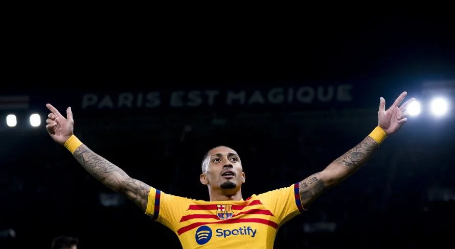 Após marcar dois contra o PSG, Raphinha mostra desejo de permanecer no Barcelona