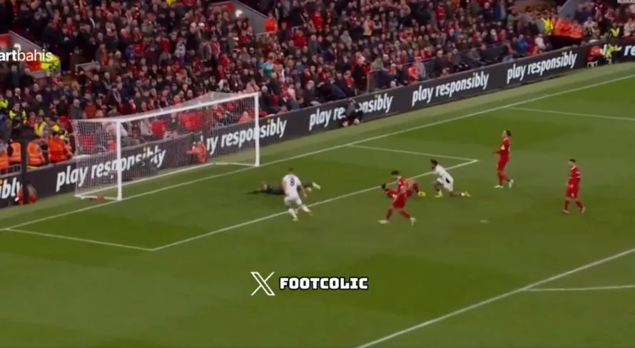 Pasalic aproveita rebote e faz o terceiro da Atalanta contra o Liverpool na Europa League; assista