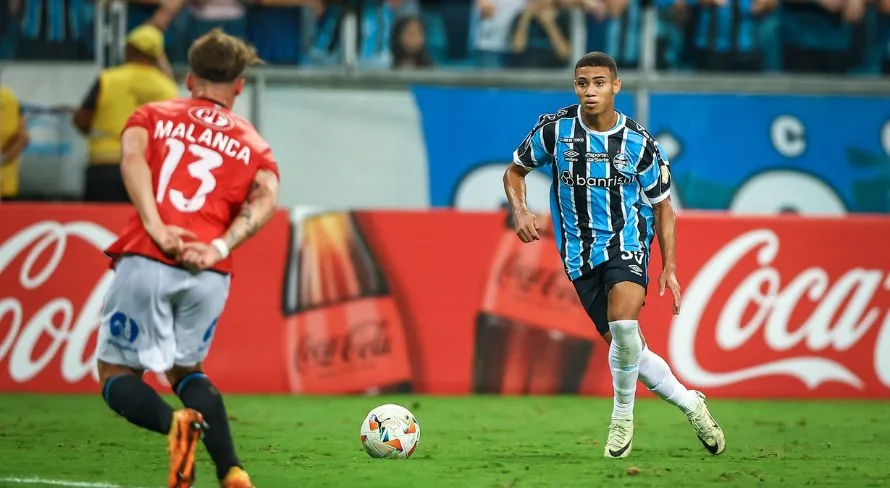 Clubes da Premier League monitoram Gustavo Nunes, do Grêmio
