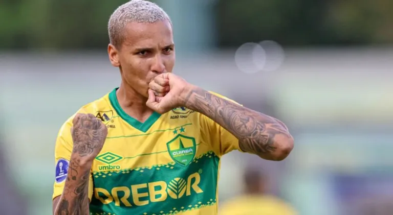 Santos cogita Deyverson e jogador da Ponte Preta para compor elenco