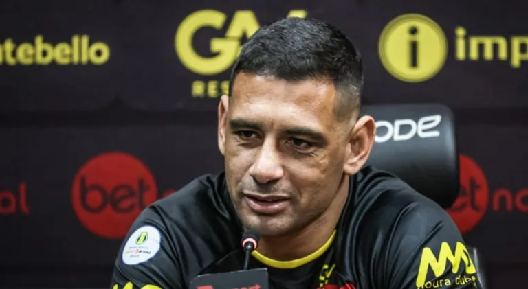 Diego Souza deixa Corinthians de lado e aponta time que mais gostava de bater 