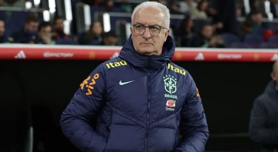 Vampeta alerta Dorival Júnior e exige meia na seleção brasileira: “Jogando muito”