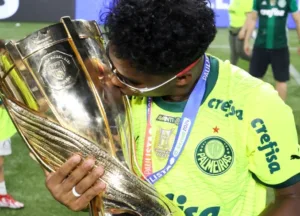 Endrick fora do Palmeiras por 20 dias para se recuperar da lesão sofrida na Data Fifa