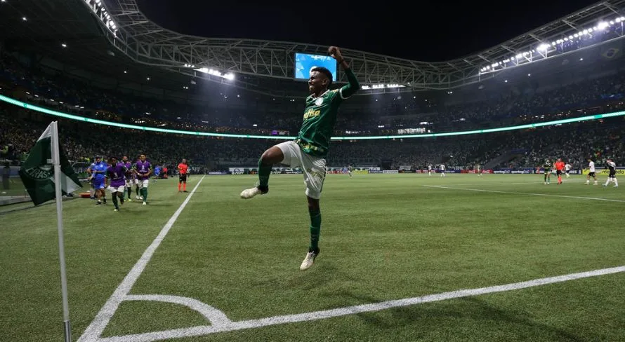 Estêvão revela sonho na carreira e agradece passagem pelo Palmeiras