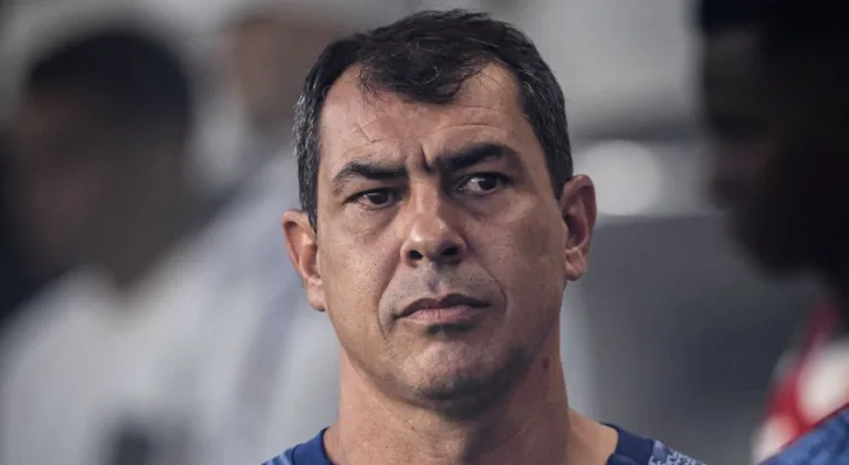 Sormani abre o jogo sobre rótulo de “retranqueiro” de Fábio Carille no Santos