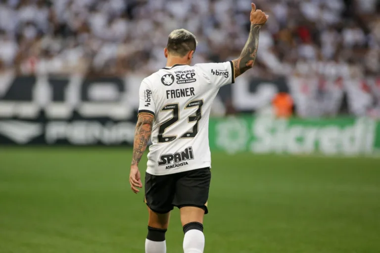 Corinthians decide não renovar contrato do lateral Fagner; saiba mais