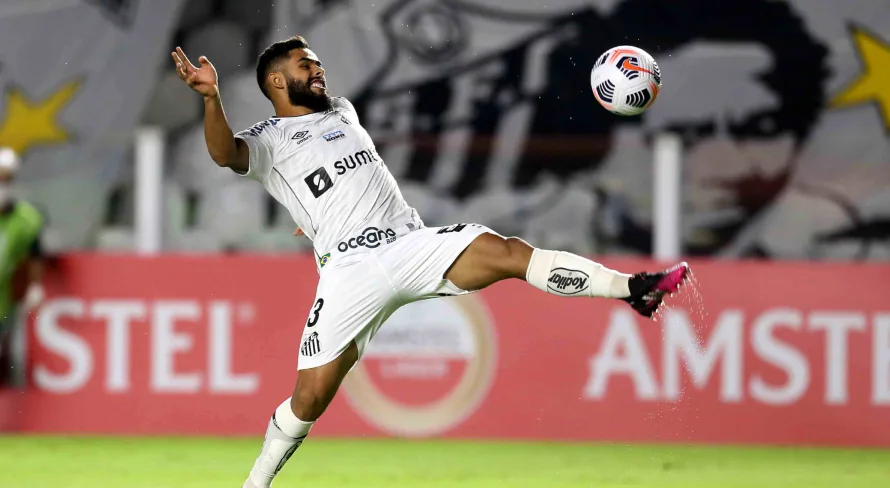 Santos tem três saídas confirmadas no mercado da bola antes do Brasileirão Série B