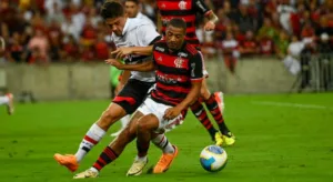 Flamengo volta a liderar o Brasileirão Série A após mais três anos