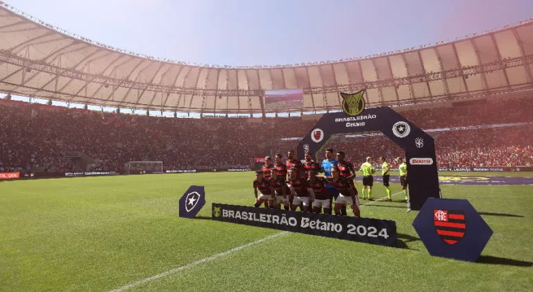 Zico nega Flamengo como melhor elenco do futebol brasileiro: “Não concordo”