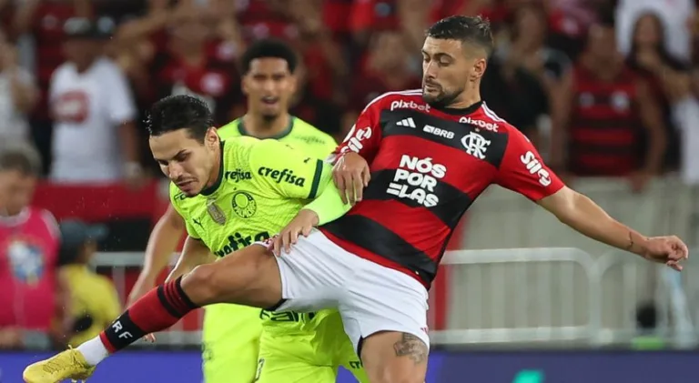 Gerson Canhotinha vê meia diferenciado no futebol brasileiro: “Brinca de jogar”