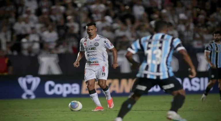 Grêmio fica no empate contra o Operário em um jogo equilibrado na Copa do Brasil