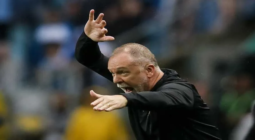 Mano Menezes abre o jogo sobre polêmica com Yuri Alberto no Corinthians