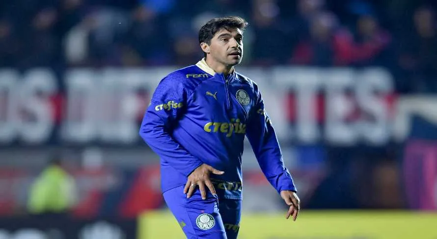 Abel Ferreira, do Palmeiras ganha carro elétrico, mas recusa: “Gosto dos antigos”