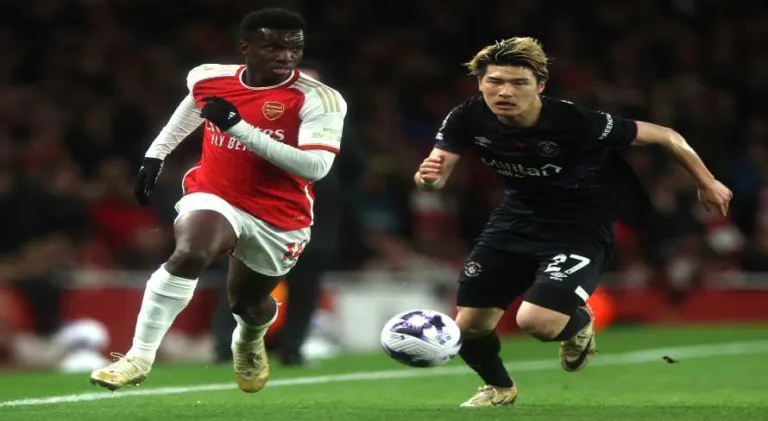 Consistente, Arsenal vence o Luton Town e conquista liderança na Premier League