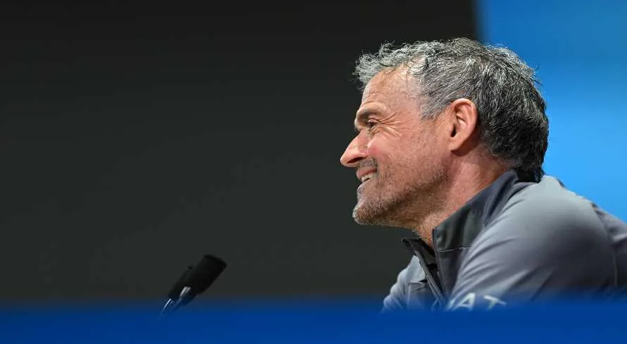 Luis Enrique demonstra confiança para duelo entre PSG e Barcelona
