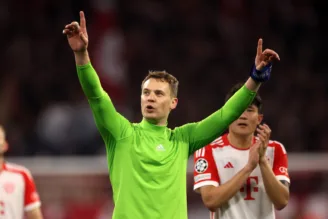 Manuel Neuer comemora classificação do Bayern de Munique