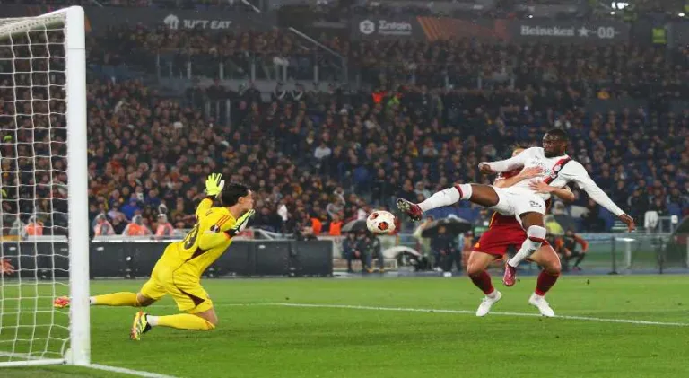 Roma supera o Milan e avança à semifinal da Europa League
